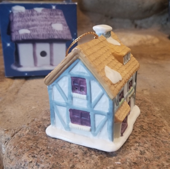 Reader's Digest the Baker Ornament Bell - Picture 4 of 6